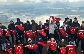 Spil’in zirvesinde Türk Bayrağı açtılar