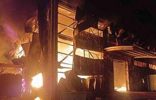 Sünger deposu alevlere teslim oldu