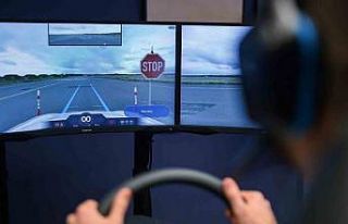 Sürücü adayları Japonya’da yoğun kamp programından,...