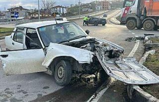 SUV araca çarpan Tofaş parçalandı: 2 yaralı