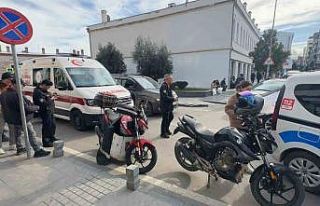 SUV tipi araç motosikletlilere çarptı: 2 yaralı
