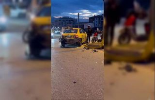 Taksiye çarpan motosikletli ağır yaralandı