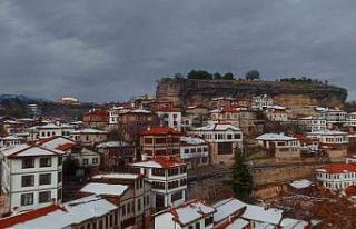 Tarihi Safranbolu evlerinde masalsı kış manzarası