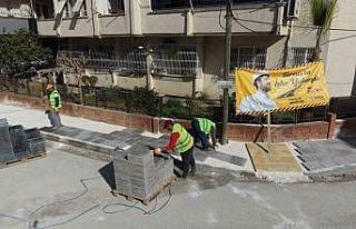 Tarsus Belediyesi kent genelinde kaldırımları yeniliyor