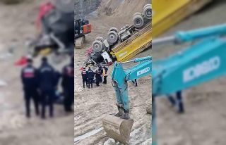 Taş ocağında uçuruma yuvarlanan kamyonun sürücüsü...