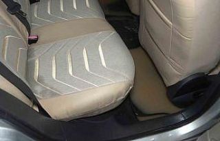 Taşan dere nedeniyle sitenin bahçesi ve araçlar...