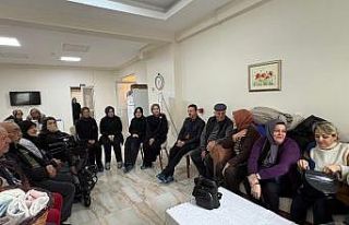 Tavşanlı 15 Temmuz Fen lisesinden huzurevine ziyaret