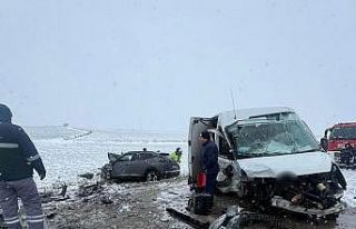 Tekirdağ’da otomobille kamyonet çarpıştı: 1...