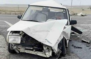 Tır ile otomobil çarpıştı: 2’si bebek 5 yaralı