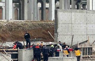 Tonlarca betonun altında kaldılar: 1 işçi öldü,...