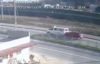 Trabzon’da yolcu indiren dolmuşa arkadan gelen...