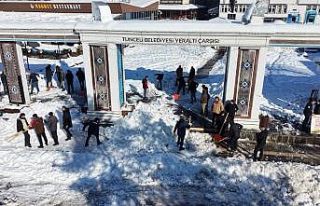 Tunceli Belediyesi karla mücadele çalışmalarını...