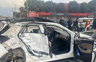 Turgutlu’da yolcu otobüsü ile otomobil çarpıştı:...