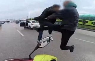 Uçan tekmelerin bedeli ağır oldu... Ehliyetlerine...