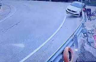 Uludağ yolunda kontrolden çıkan araç bariyerlere...