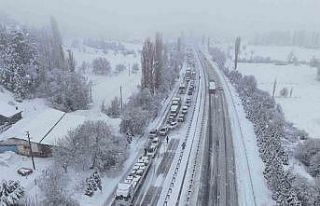Uşak-Ankara karayolu 3 saat trafiğe kapandı