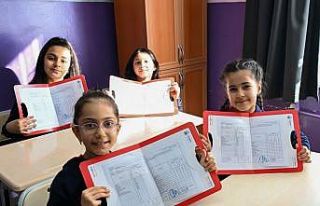 Uşak’ta 63 bin 453 öğrenci karne sevinci yaşadı