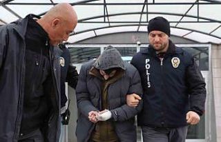 Üvey babasını bıçakla ağır yaralayan şahıs...