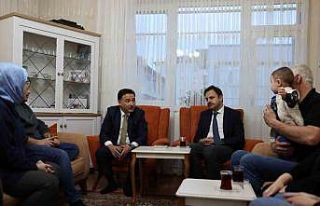 Vali Çiçek vatandaşın çay davetini kırmadı