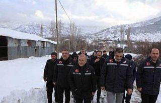 Vali Hatipoğlu, karla mücadele çalışmalarını...