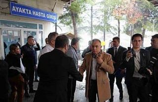 Vali Kemal Çeber, kazada yaralanan vatandaşları...