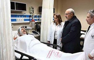 Vali Köşger servis kazasında yaralananları ziyaret...