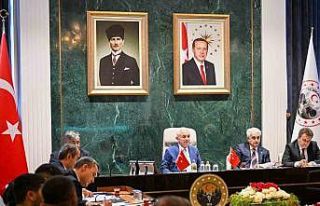 Vali Turan vatandaşların istek ve şikayetlerini...