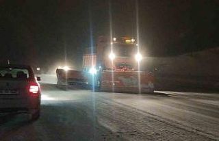 Van’da 341 yerleşim yerinin yolu kapandı