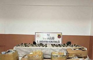 Van’da bin 410 adet epidotlu kuvars taşı ele geçirildi