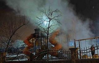 Van’da çocuk parkını yaktılar