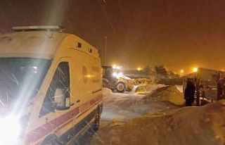 Van’da hasta ve mahsur kalanlar belediyenin çabasıyla...