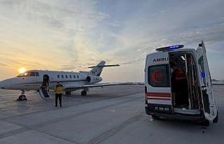 Van’da uçak ambulans bebek hastalar için havalandı