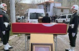 Vefat eden Kıbrıs gazisi askeri törenle toprağa...