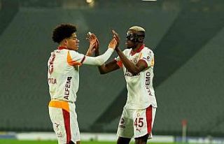 Victor Osimhen, bu sezonki gol sayısını 13’e...