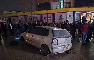 Yağış sonrası çöken yol kazaya neden oldu: 3...