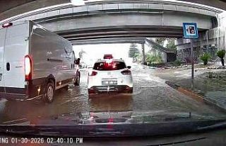 Yağmur, Adana’yı felç etti: Hortum oluştu, araçlar...