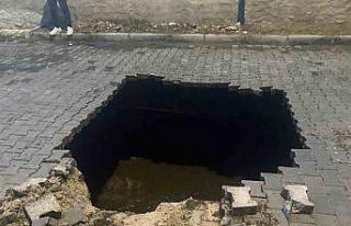 Yağmurun çökerttiği yolda insan kemikleri bulundu