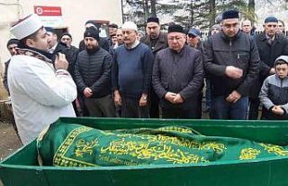 Yanan evinin önünde kedisine sarıldığı fotoğrafla...