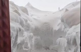 Yoğun kar ilçeyi esir aldı, hayvancılıkla uğraşanların...