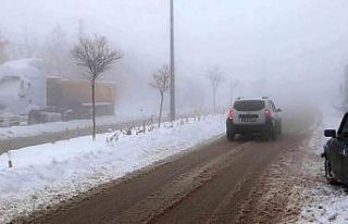 Yoğun sis Besni’yi etkisi altına aldı