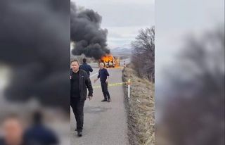 Yolcu minibüsü alev topuna döndü