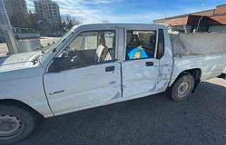 Yolcu minibüsü ile kamyonetin çarpıştığı kaza...