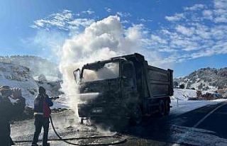 Yozgat’ta kamyon yandı, kullanılamaz hale geldi