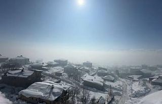 Yüksekova’da buz sarkıtları 3 metreyi aştı