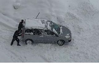 Yüksekova’da kar esareti