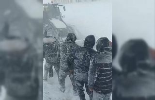 Yüksekova’da taziyeye gidenler fırtınaya yakalandı