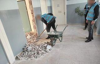 Yükümlüler, İsmet İnönü İlkokulu’nu temizledi