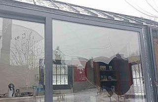 Zabıta bürosuna taşlı saldırı