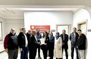 4 oy farkla başkan seçilmişti, göreve başladı