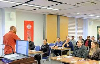 Adana’da ’Diksiyon ve Yapay Zeka Çağında Habercilik’...